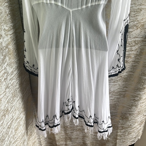 La Moda White/Black Long Sleeve Embroidered Fringed Hem Short Dress/Beach Cover - Picture 10 of 16